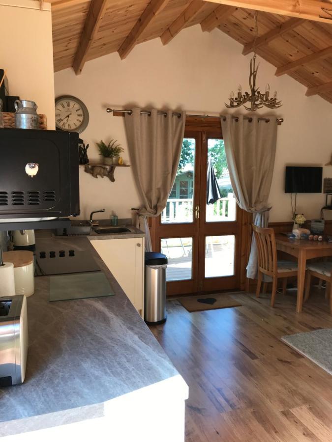 Cosy Dog Friendly Lodge With An Outdoor Bath On The Isle Of Wight Whitwell  Екстер'єр фото