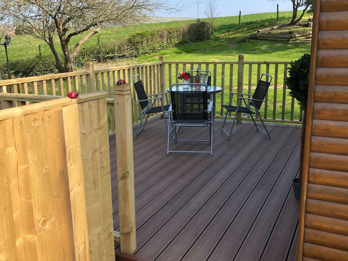 Cosy Dog Friendly Lodge With An Outdoor Bath On The Isle Of Wight Whitwell  Екстер'єр фото